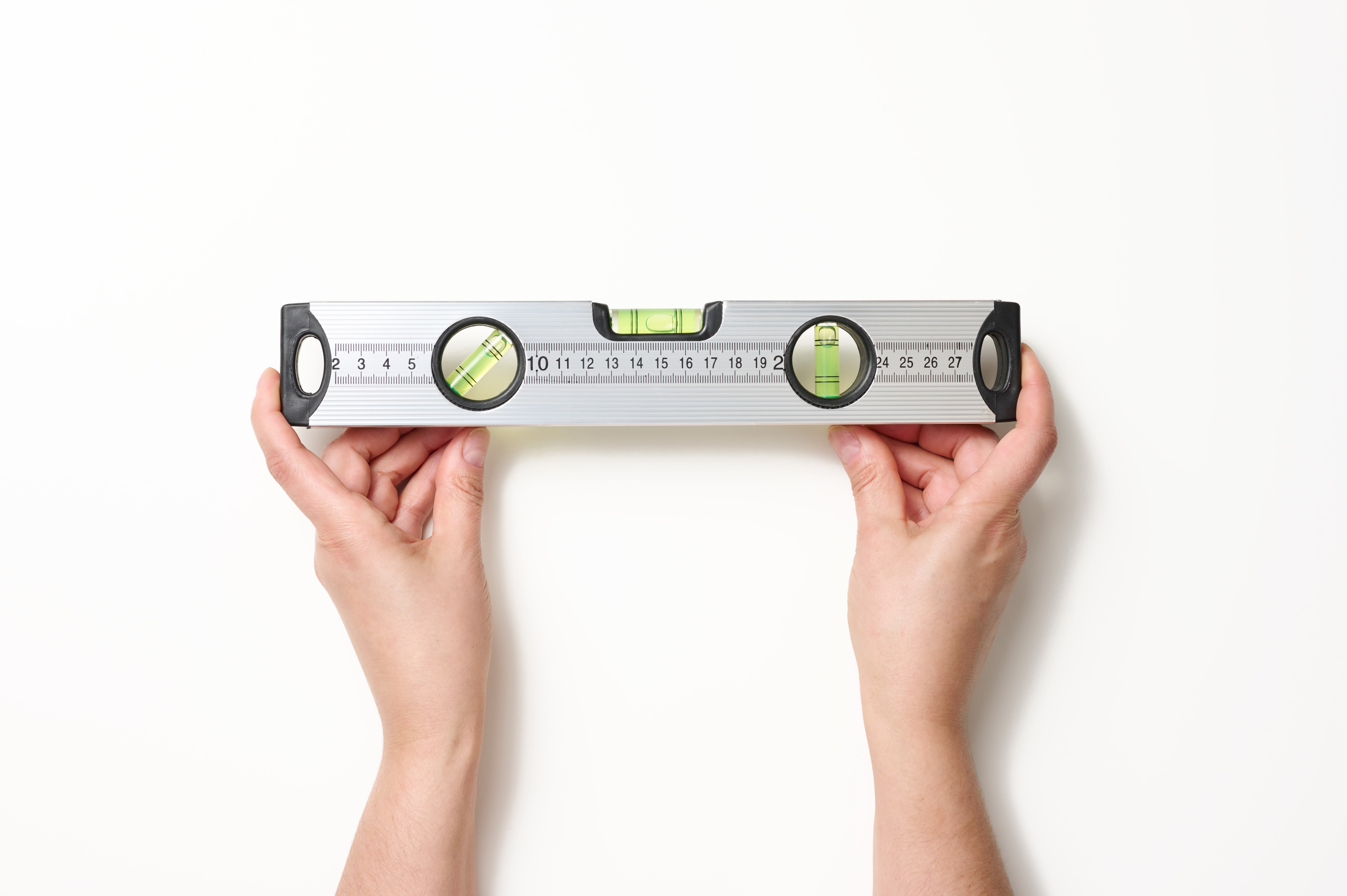 Jak wykonać prosty daszek nad drzwi wejściowe?