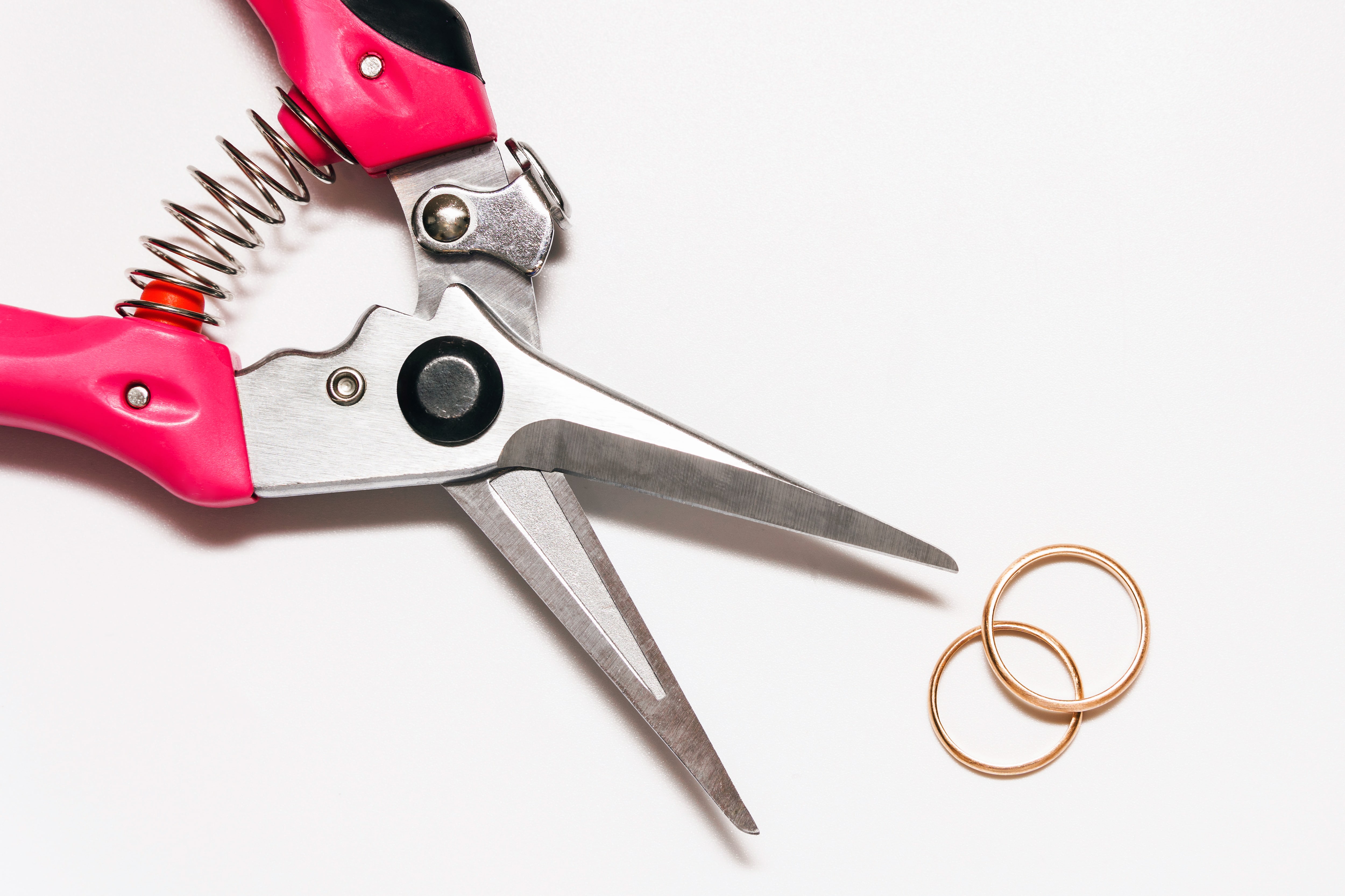 Jakie narzędzia są niezbędne do pracy z metalem?