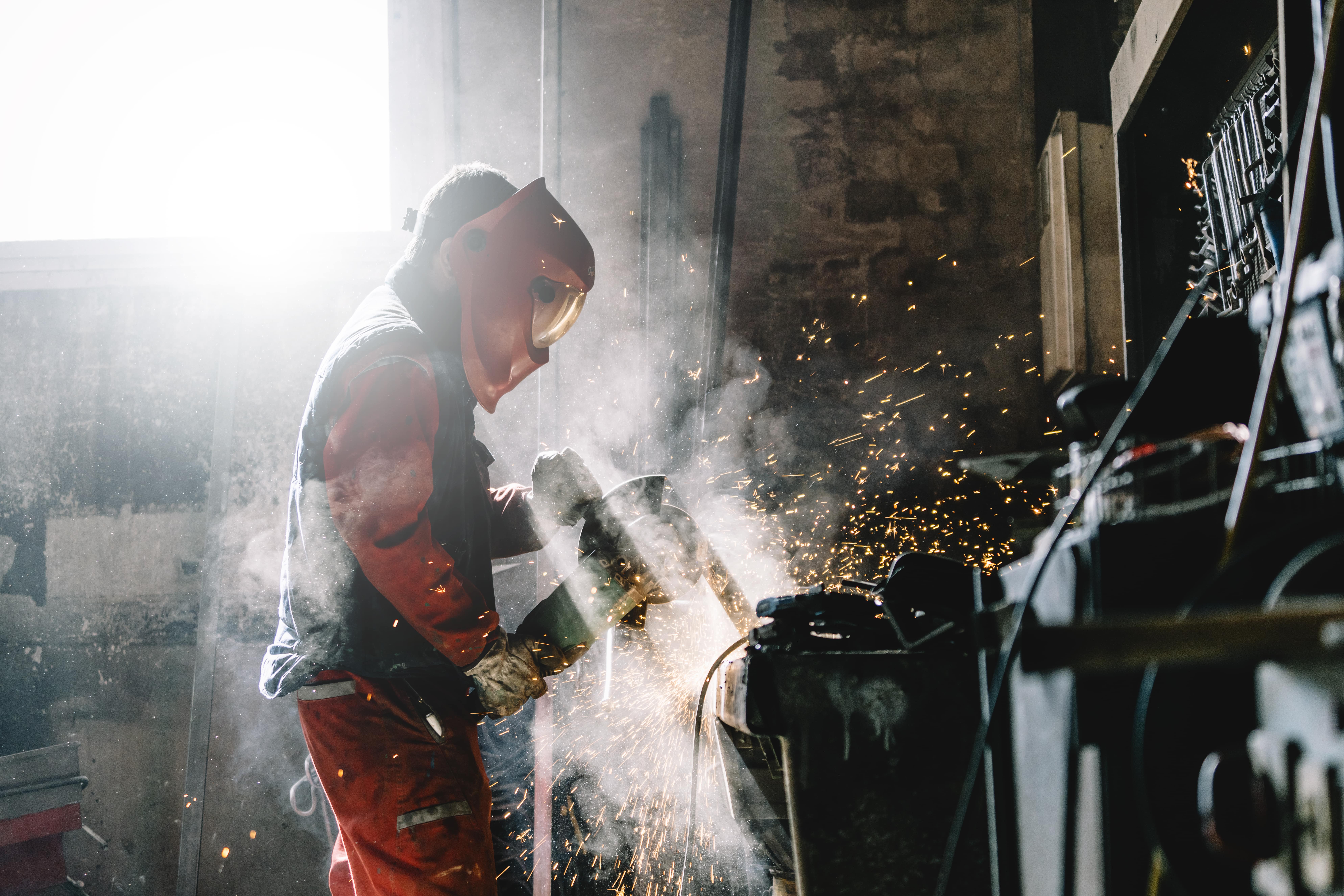 Jak wybrać odpowiedni sprzęt do spawania?