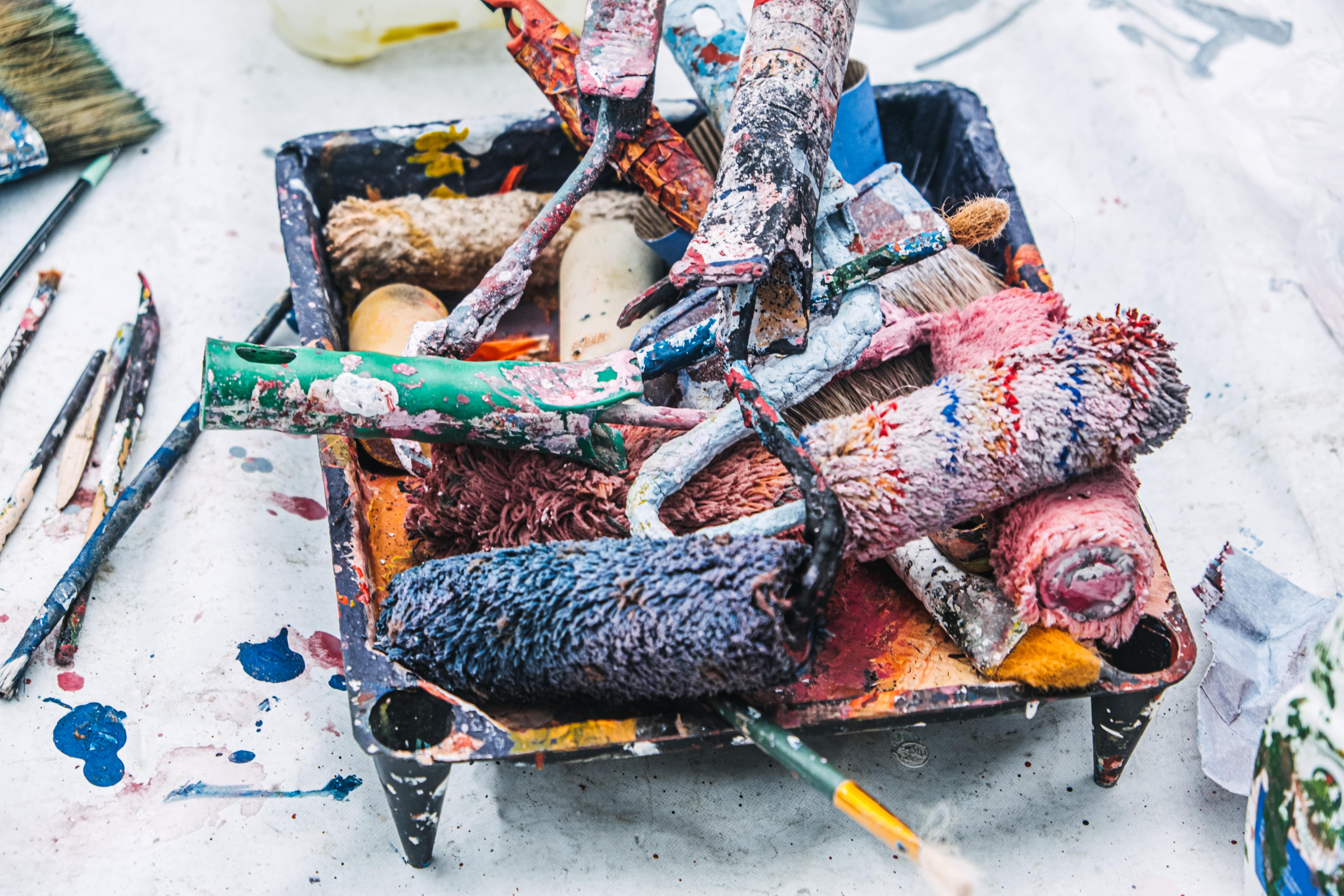 Jakie są najlepsze farby do malowania drewna na zewnątrz? [Kompletny poradnik]