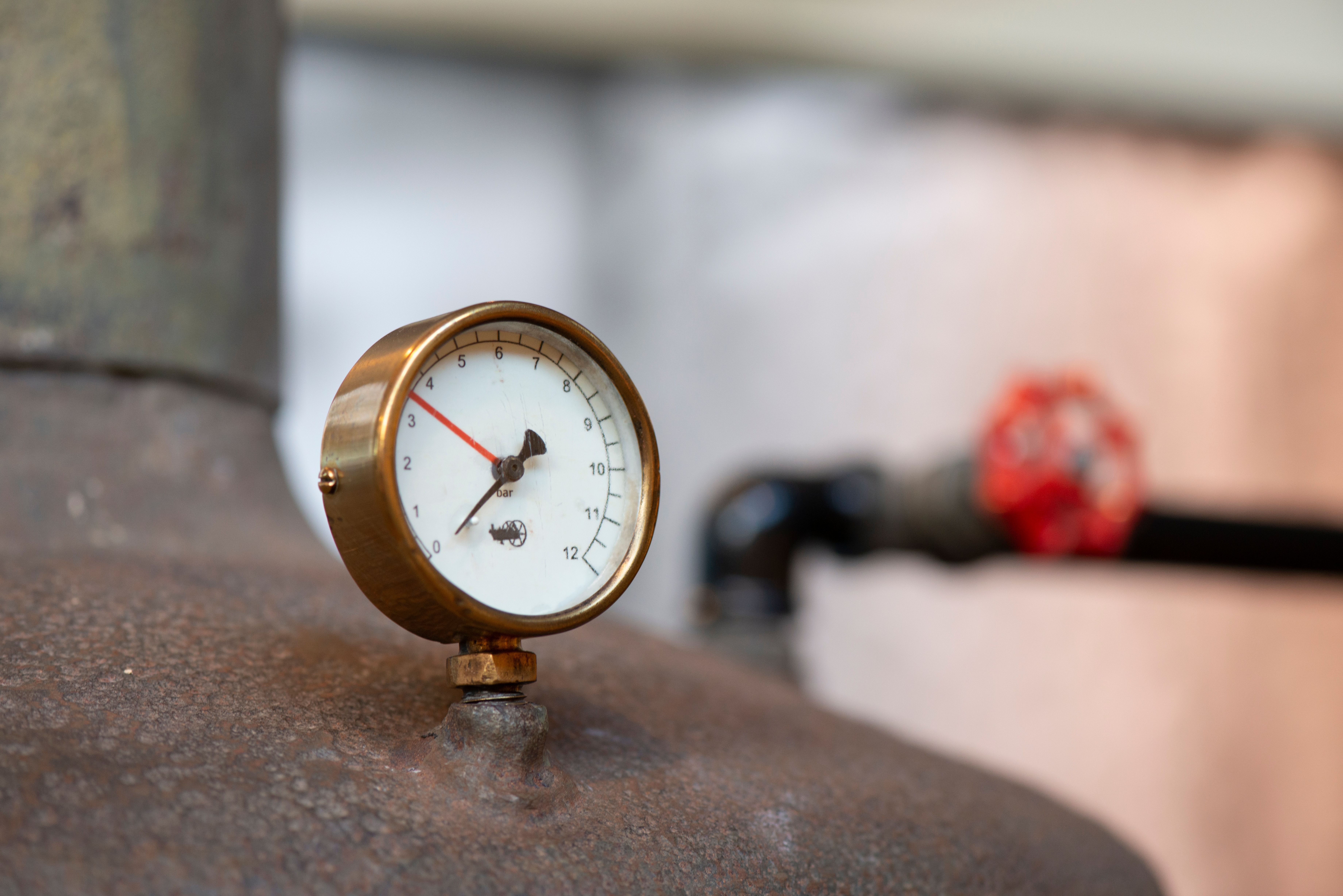 Jak zabezpieczyć piec CO na czas mrozów? Kompleksowy poradnik dla właścicieli domów