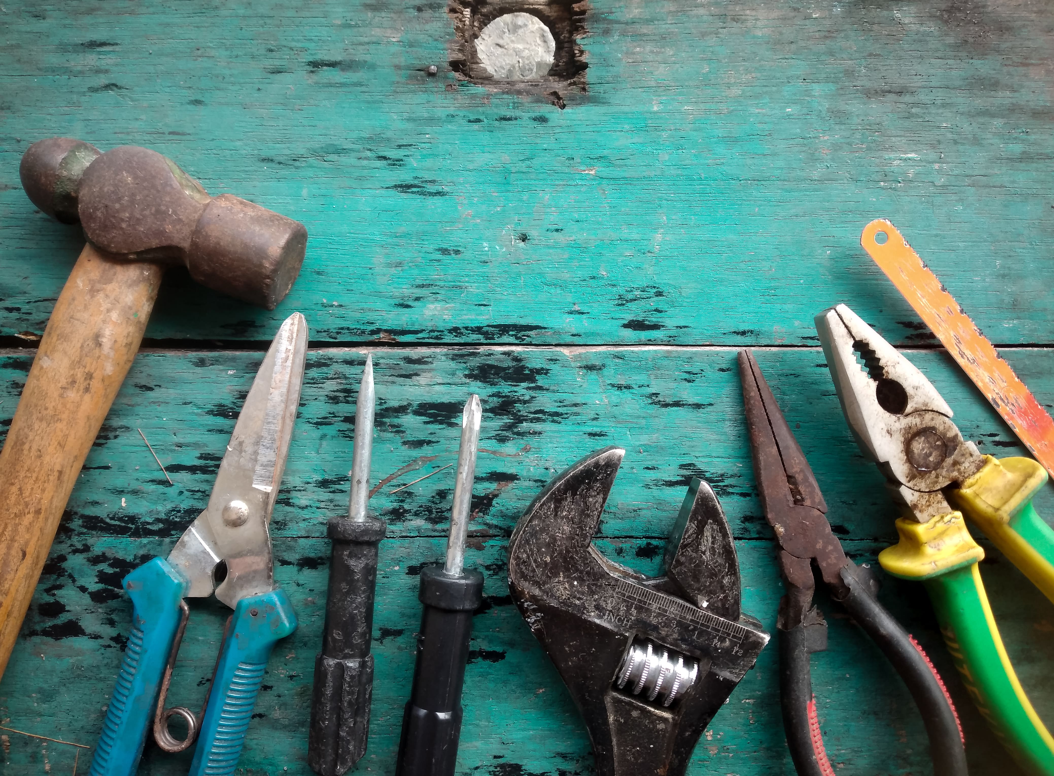 Jak wysuszyć narzędzia po zawilgoceniu? Kompletny poradnik dla majsterkowiczów i fachowców