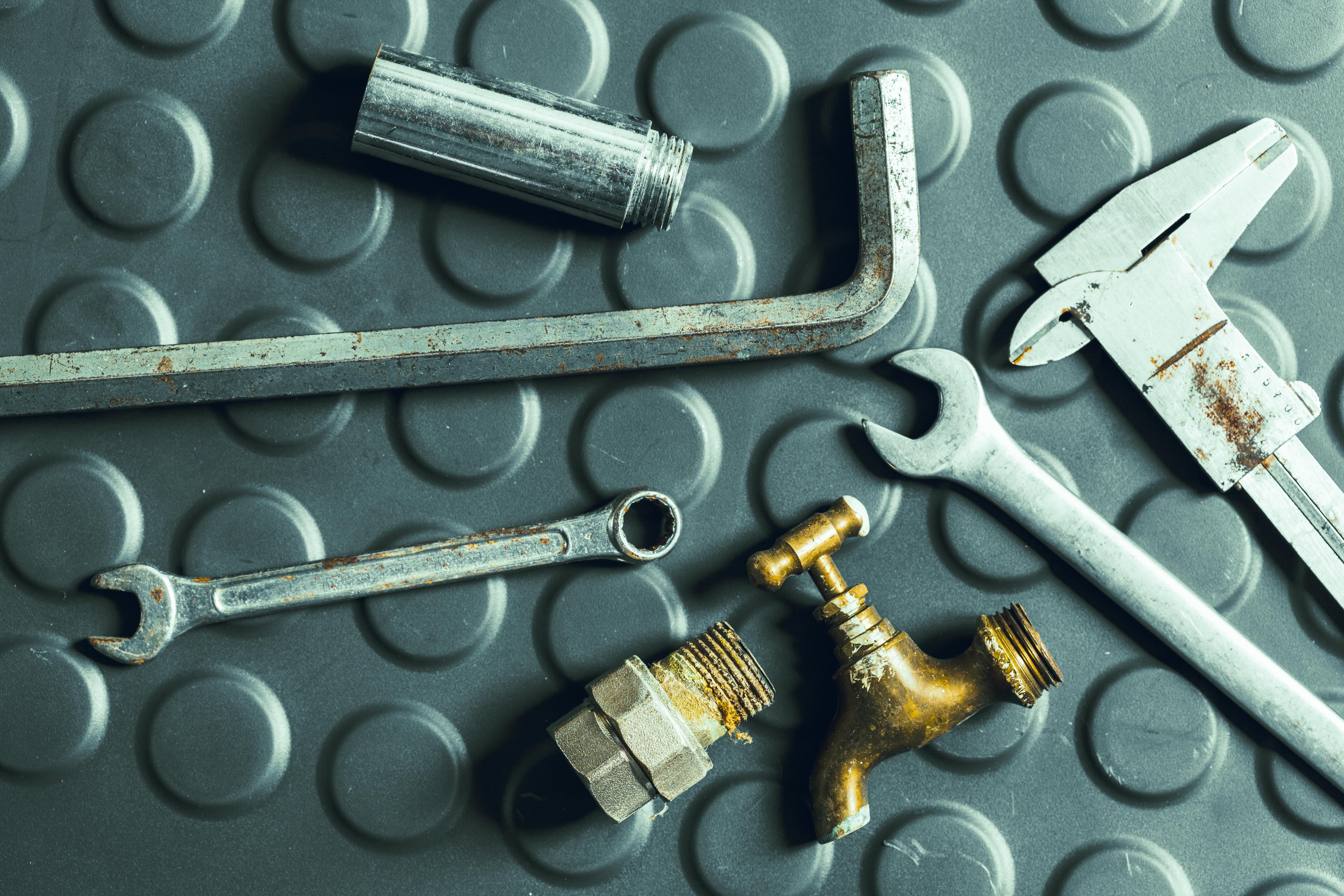 Jak wyczyścić wymiennik ciepła w piecu? Kompletny poradnik od Domnarzedzi.pl