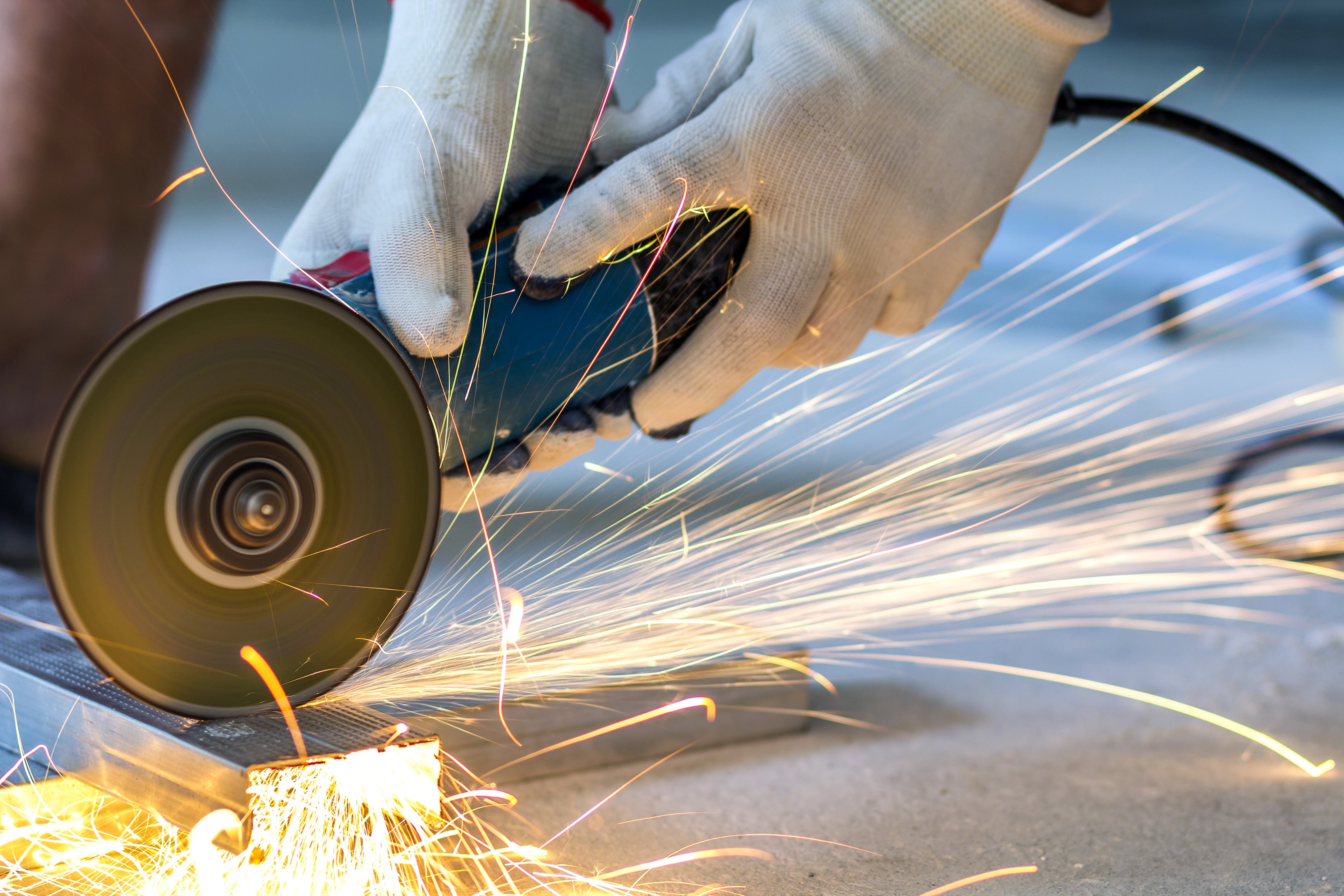 Jak zapobiec przegrzewaniu się szlifierki? Kompletny poradnik dla majsterkowiczów i profesjonalistów