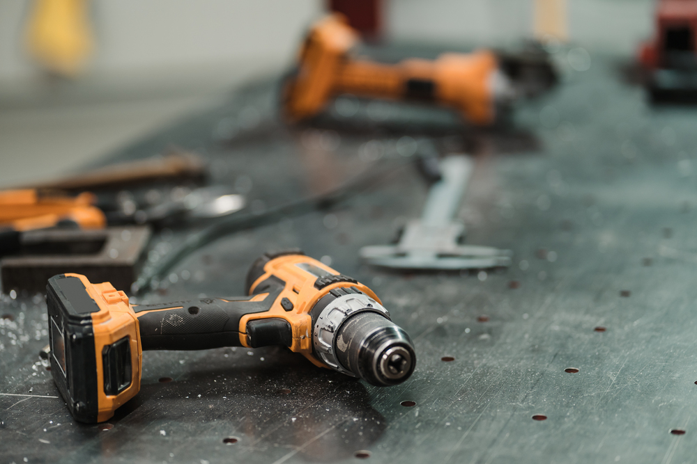 Jakie są objawy zużytego łożyska w wiertarce? Kompletny poradnik diagnostyczny