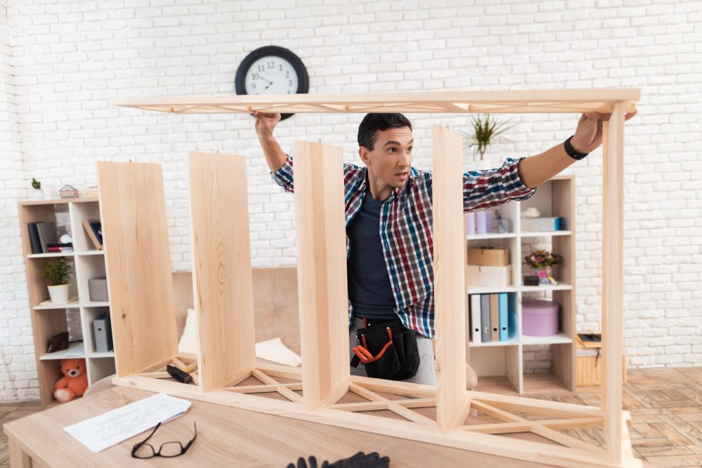 Jak wykonać prosty regał na książki? Praktyczny projekt DIY