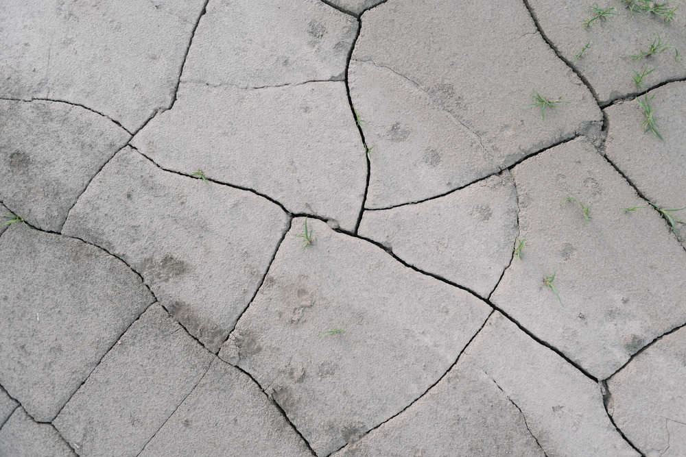 Jak zabezpieczyć beton przed pękaniem?