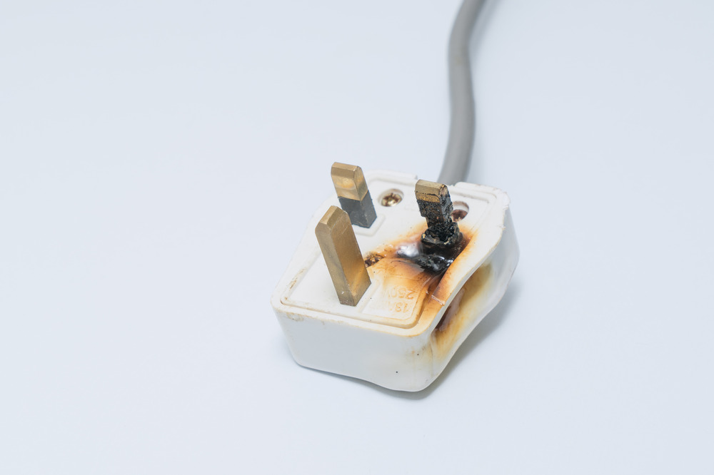 Jak rozpoznać awarię instalacji elektrycznej? Objawy i naprawa
