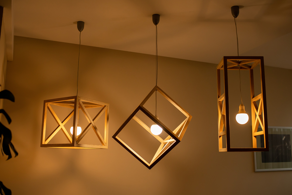 Jak zrobić drewnianą lampę wiszącą DIY?