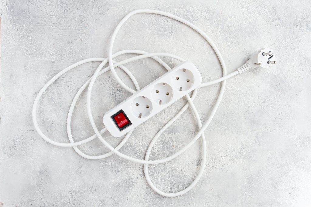 Jak sprawdzić, czy przedłużacz nadaje się do pracy z elektronarzędziami? Kompletny poradnik