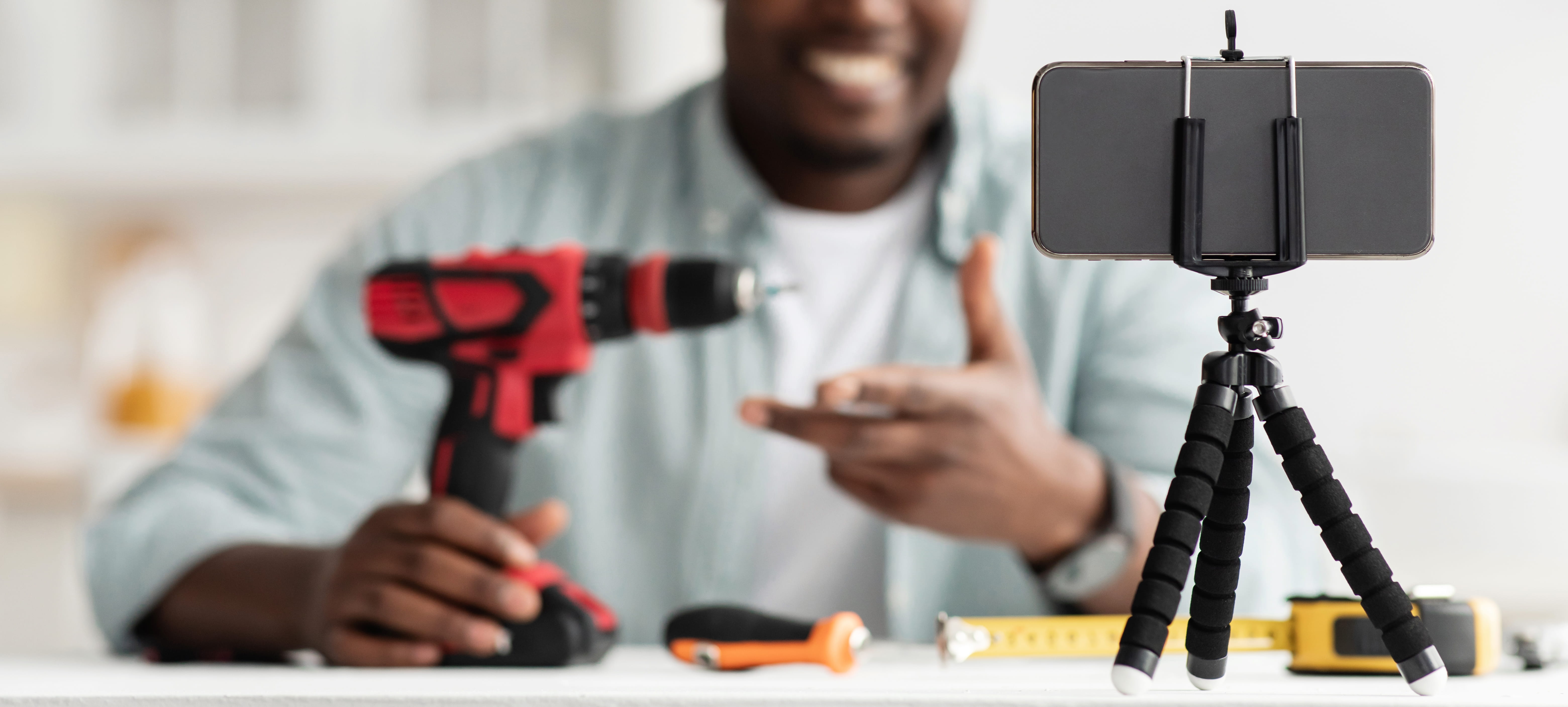 Narzędzia z modułem Bluetooth – po co łączyć wkrętarkę ze smartfonem?