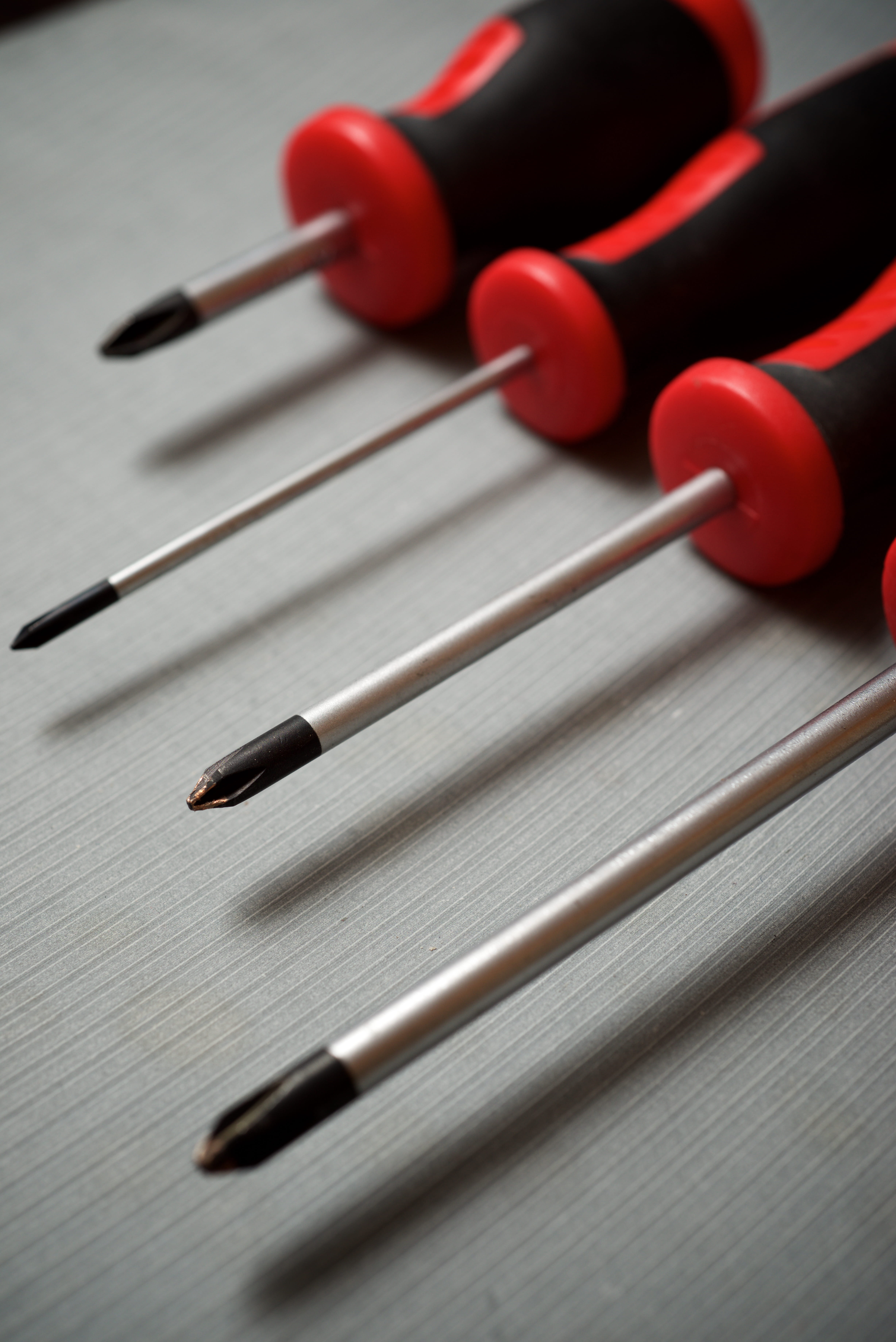 Śrubokręt idealny – dlaczego końcówka ma znaczenie i jak nie zniszczyć gniazda śruby?